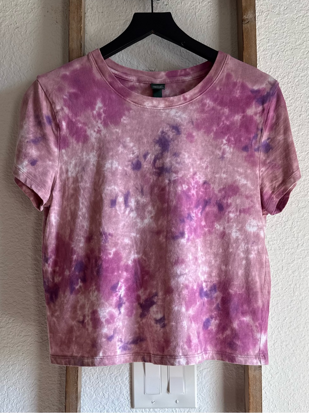 Wild Fable Pink & Purple Tie-Dye Semi Cropped
T-Shirt sz: Med